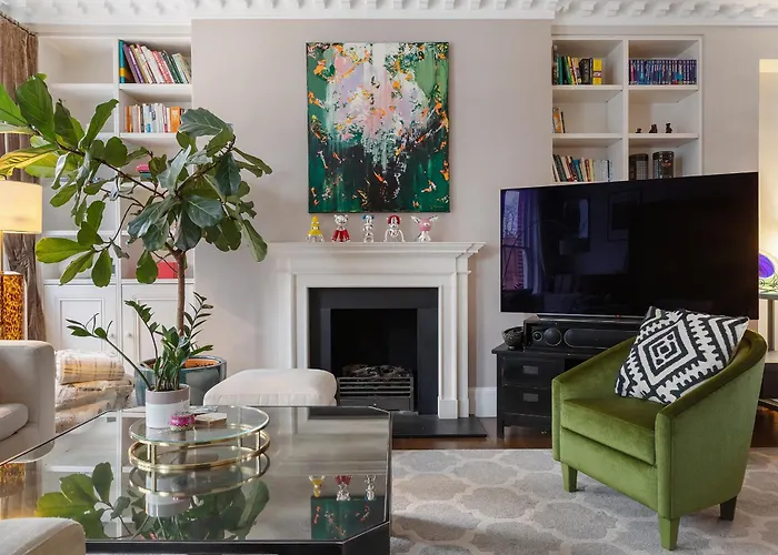 Luxurious Apartment In Kensington