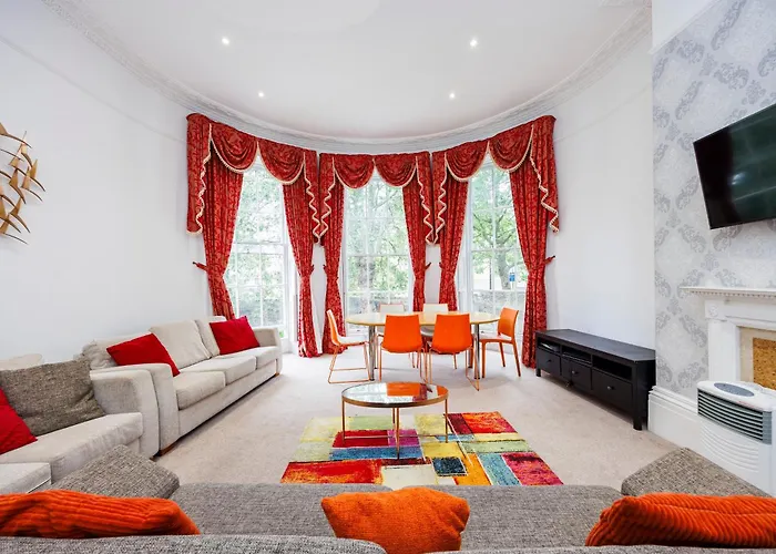 Mansion House With Spacious Apartments Close To Excel London And Canarywharf