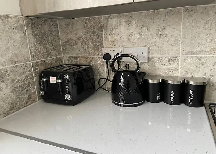 2 Bedroom Flat In London