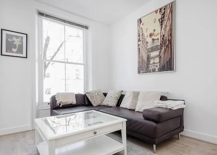 Bright 1-Bedroom Apt In Chelsea