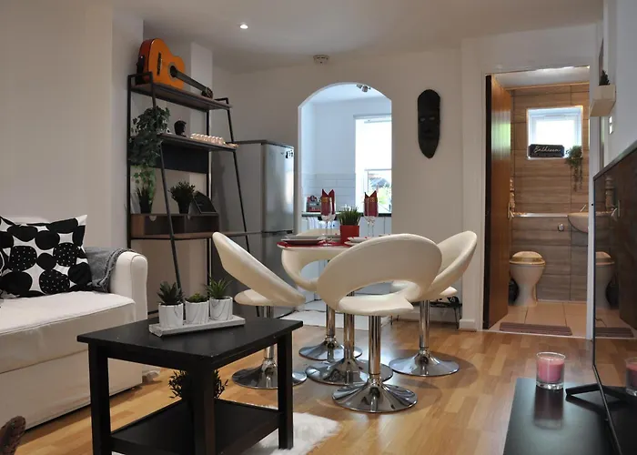 Modern Ground Floor Apartment In Canary Wharf, London Free Parking