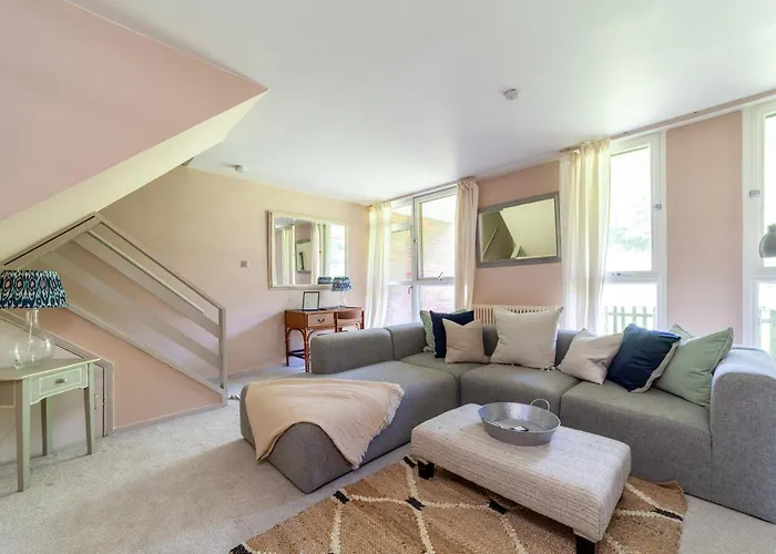 Mezzanine 3-Bed In Central London, By Westminster