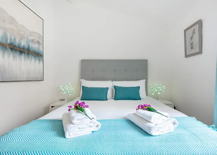 Perfect Location 2Bed 2Bath Apt Central London