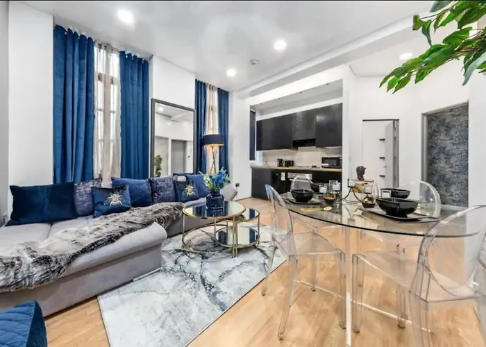 Two Bedroom Flat Opposite To Harrods Kb15