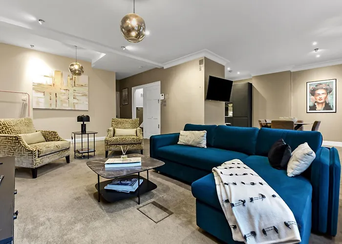 Mayfair Apartment With Private Terrace- 2 Bed