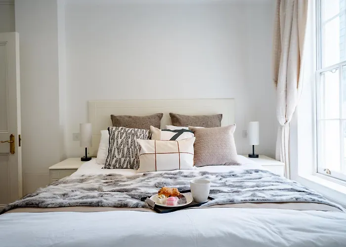 Tranquil City Retreat Loft ~ Close To Victoria!