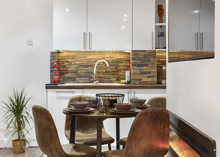 E15Stratford 3Bed 2Bath Plus Parking