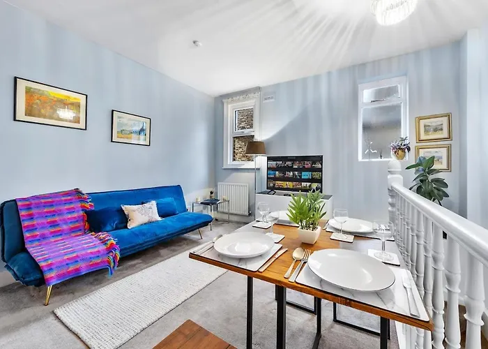 Lovely Split Level 2 Bedroom Flat In Nw London