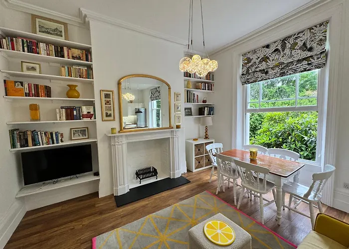 Exceptionally Large Newly-Refurbished 1-Bed Flat In Hither Green
