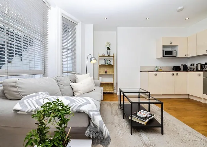 1 King Bed Fast Wifi Earls Court 2 Pax
