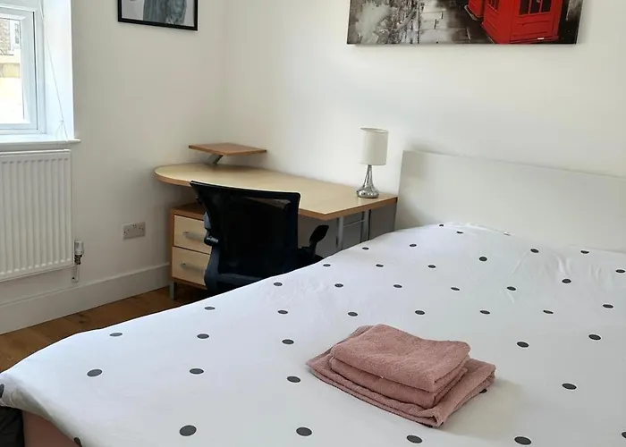 En Suits Room With Your Own Bathroom And Toilet