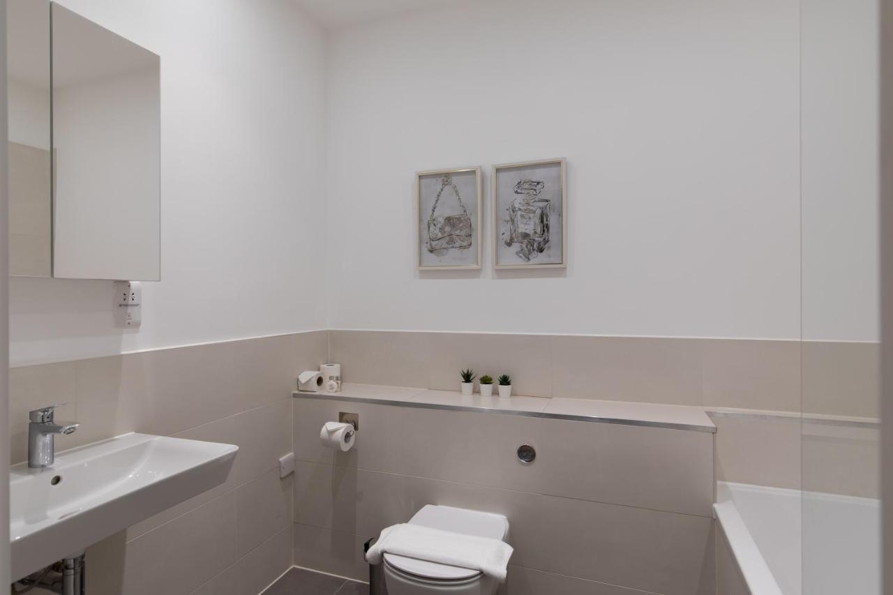 - Luxury And Spacious With Balcony Apartamento *