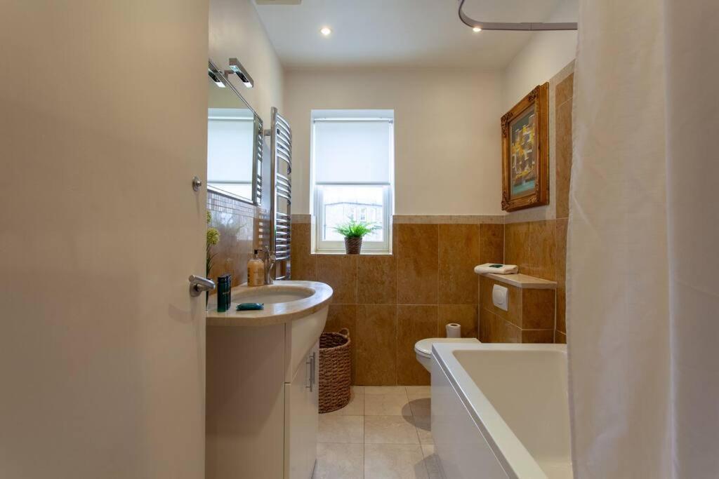 Cg1 - 2 Bedroom Apt, Kensington Garden Square View Londres