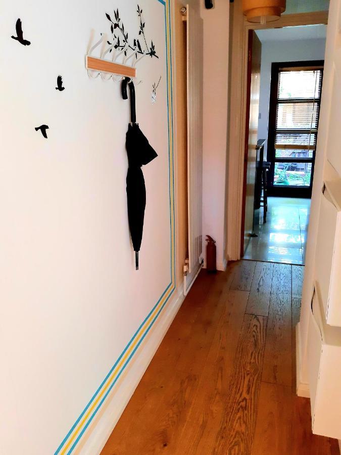 With En-suite And Free Parking Guest house London