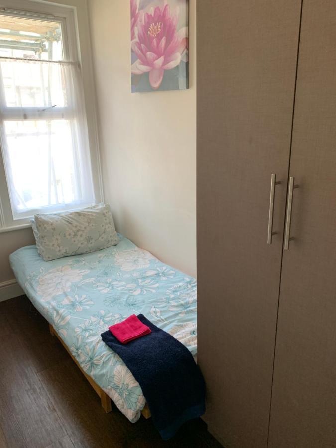 Sunny Ensuite Room And Annex Near Tottenham Stadium
