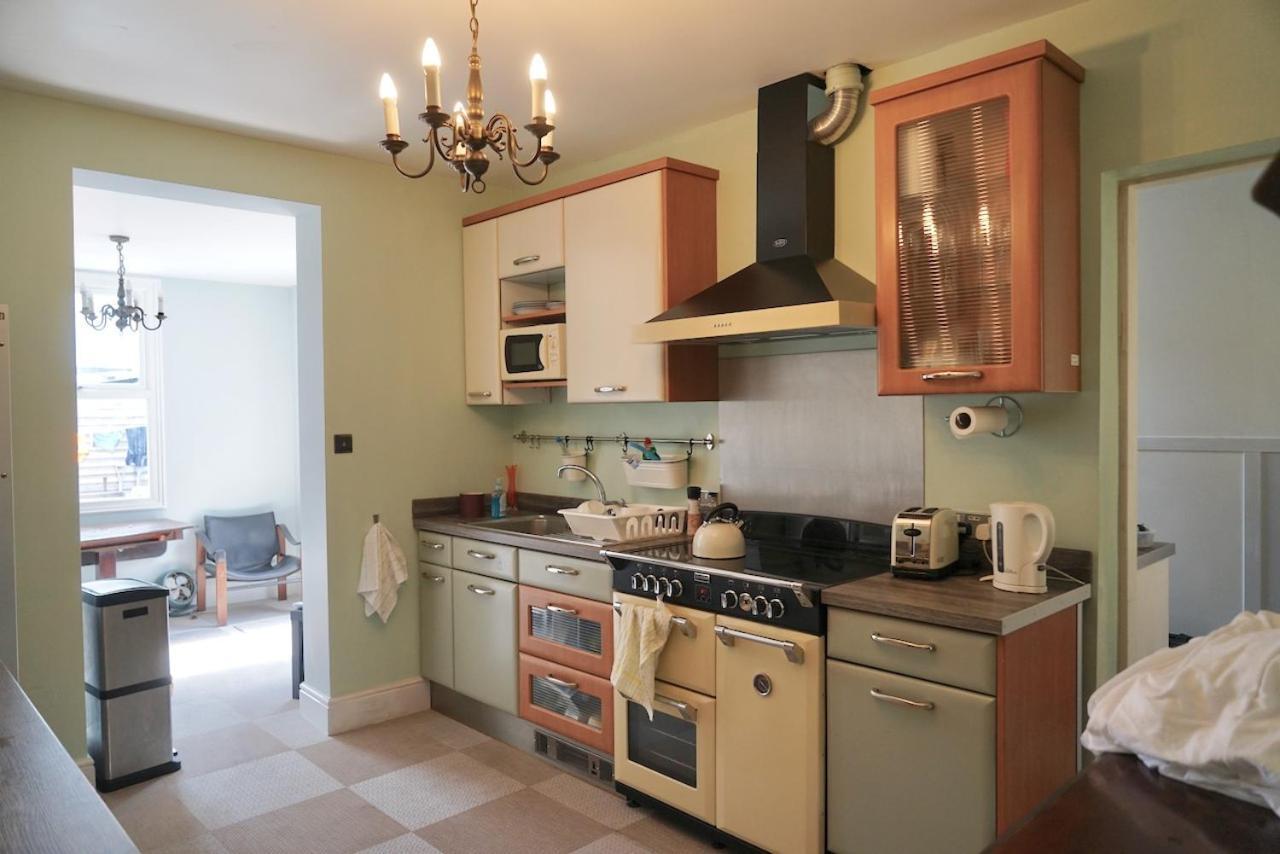Sunny Ensuite Room And Annex Near Tottenham Stadium