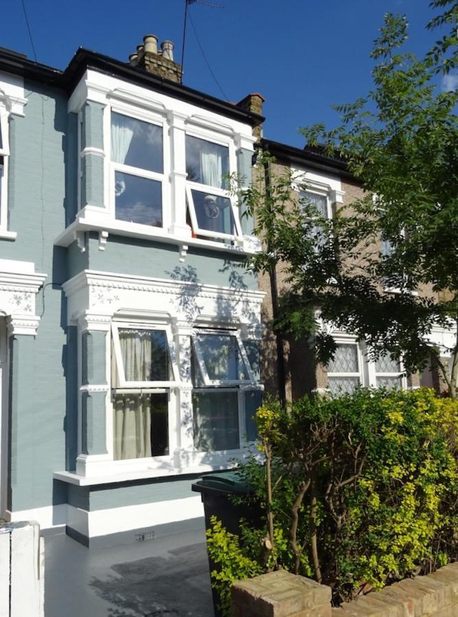 Sunny Ensuite Room And Annex Near Tottenham Stadium London
