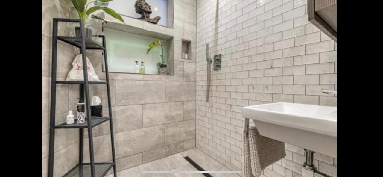 Shad Thames Pied-A-Terre Exquisite Historic Warehouse Air Conditioning Private Parking Garden & Balcony Next To Shard With Views Londres