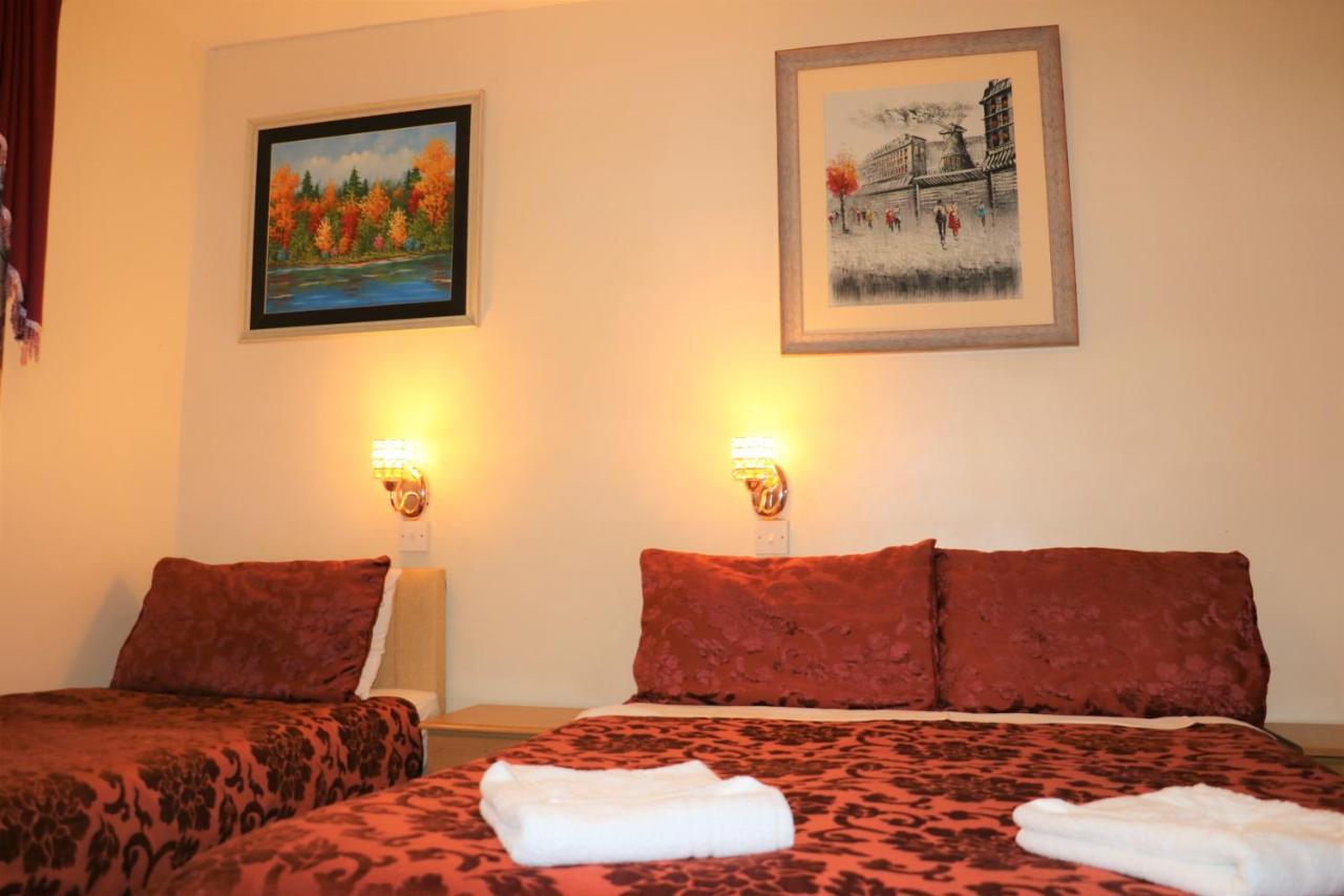 Barry House 3*