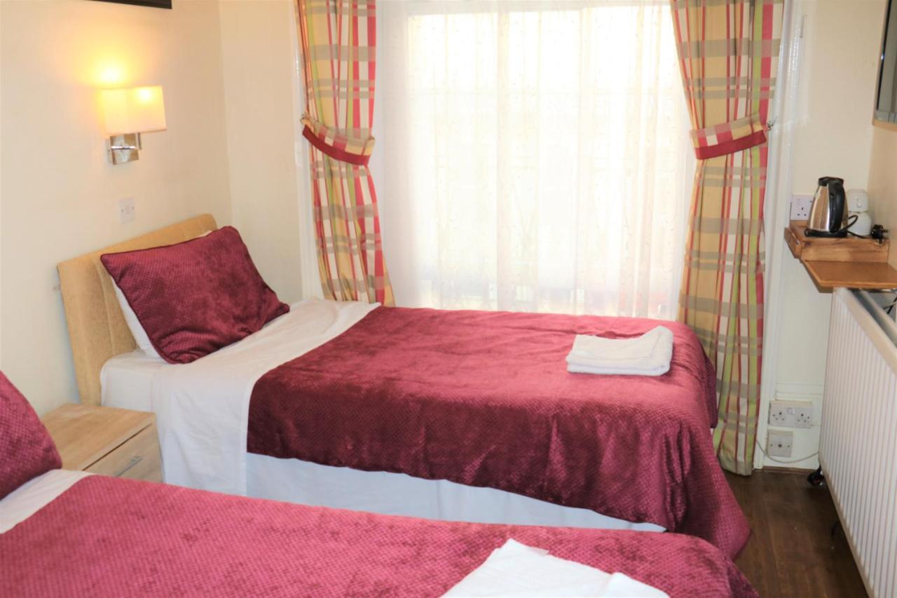 Pensión Barry House 3*