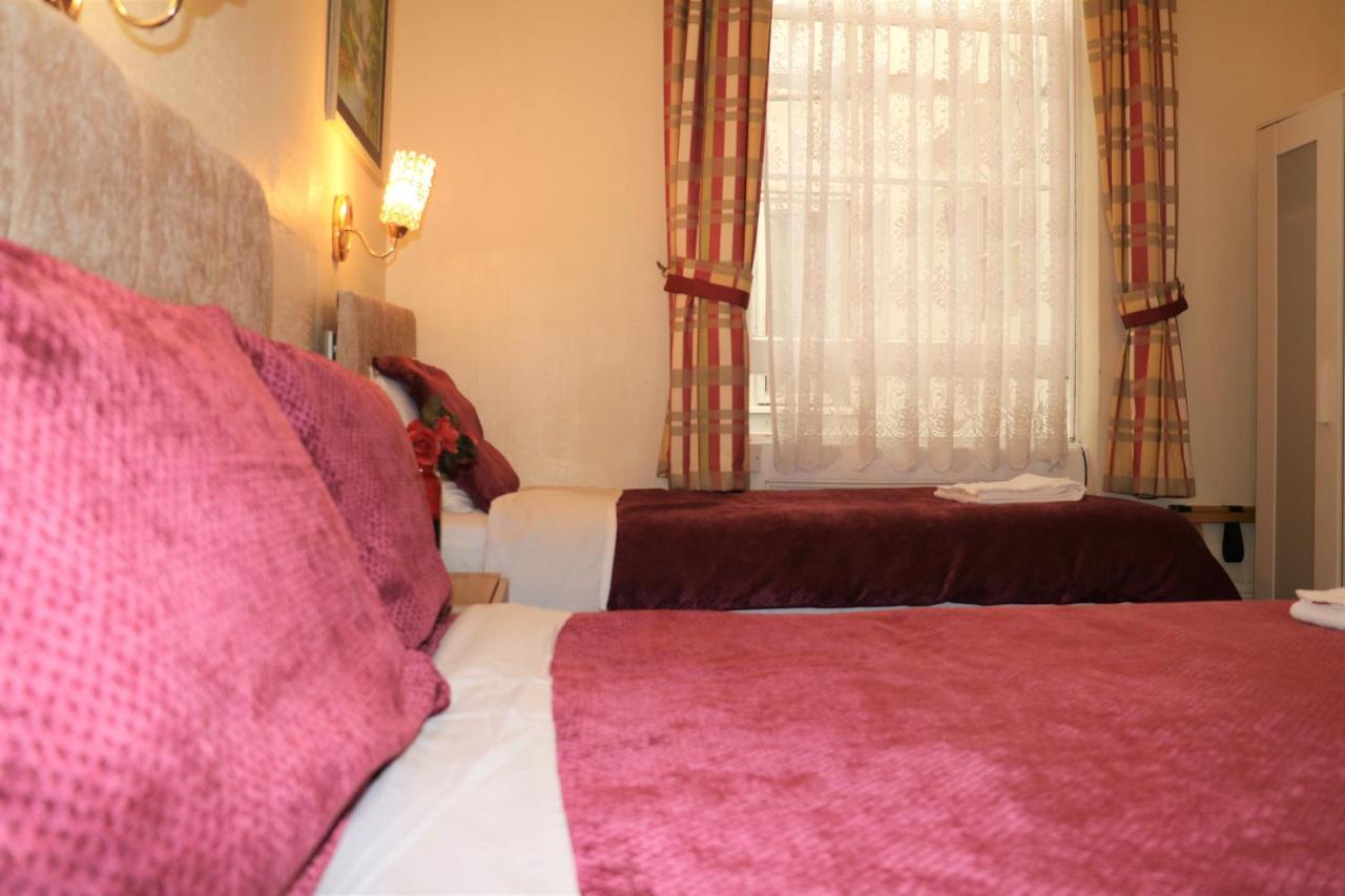 Barry House 3*