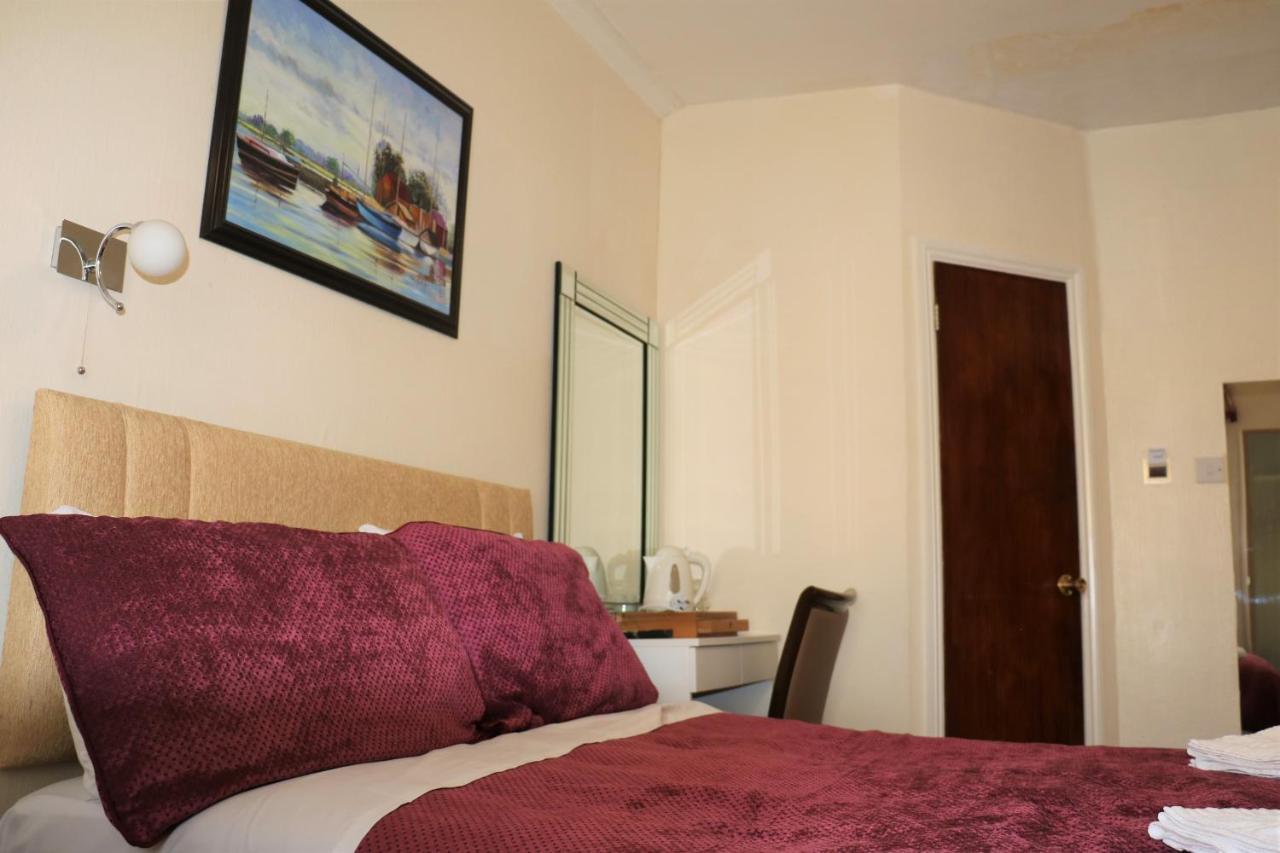 Pensión Barry House 3*