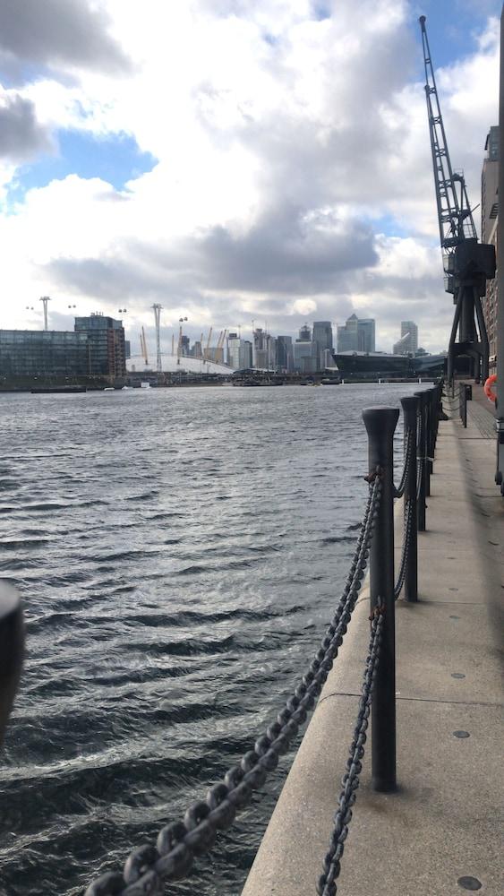 Dockside At Excel Apart-hotel