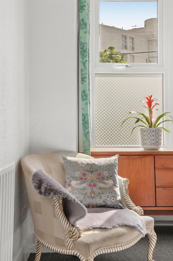 Stunning Victorian Property Near Canary Wharf! * Londres