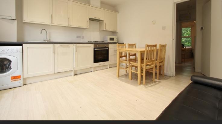Gasthof Renovated Family With Shared Kitchen And Bathroom In Angel London