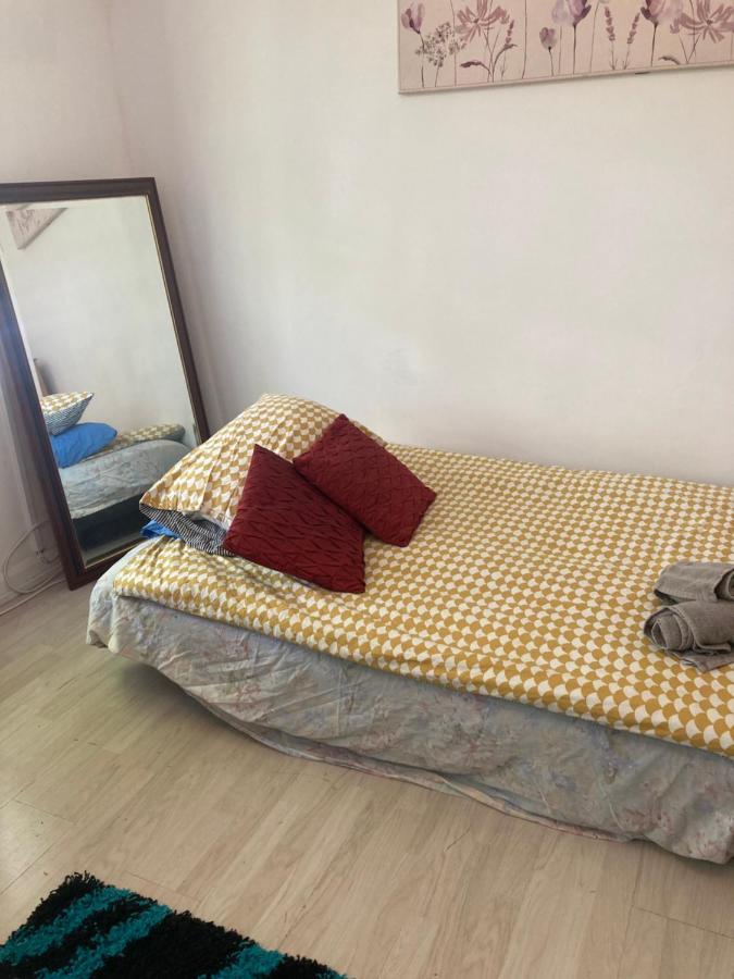 Renovated Family With Shared Kitchen And Bathroom In Angel London