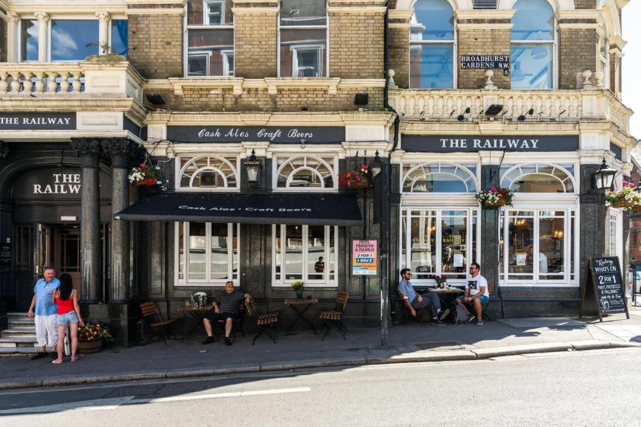 Appartement Fantastic 3 Bedroom Flat West Hampstead Londen