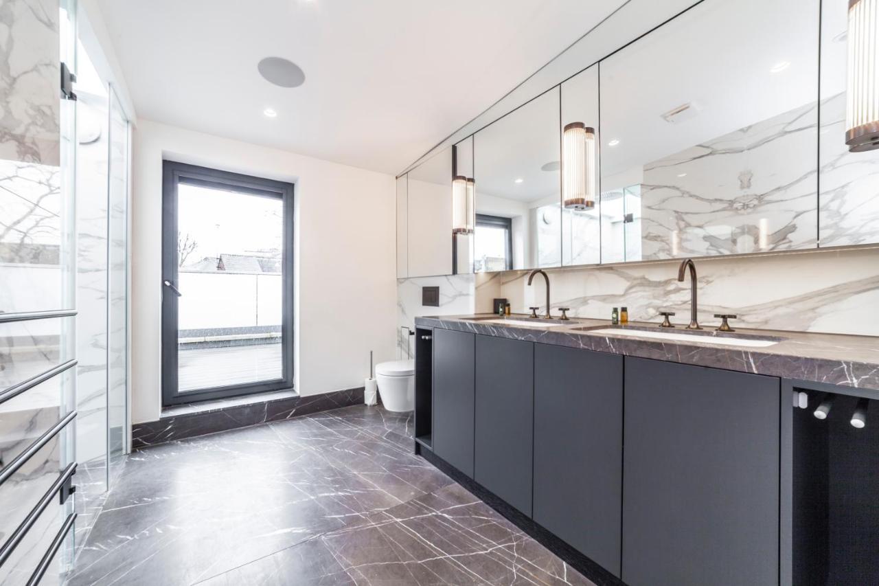 Luxury 3 Bedroom House With Garden Next To Battersea Park Hébergement de vacances *
