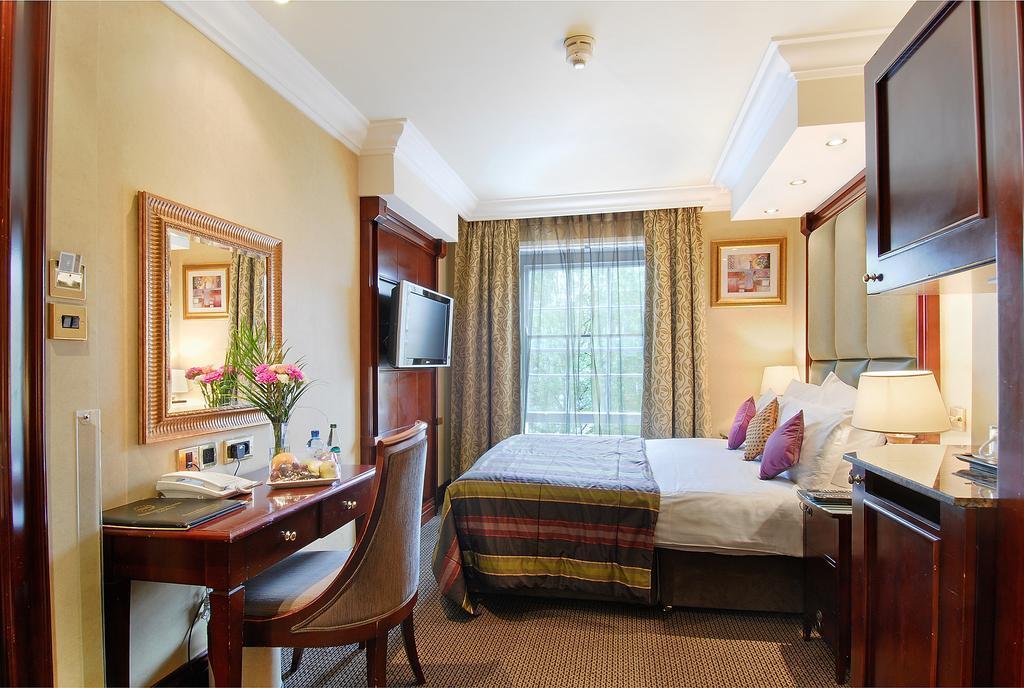 Hotel Inhabit Southwick Street, A Member Of Design 4*