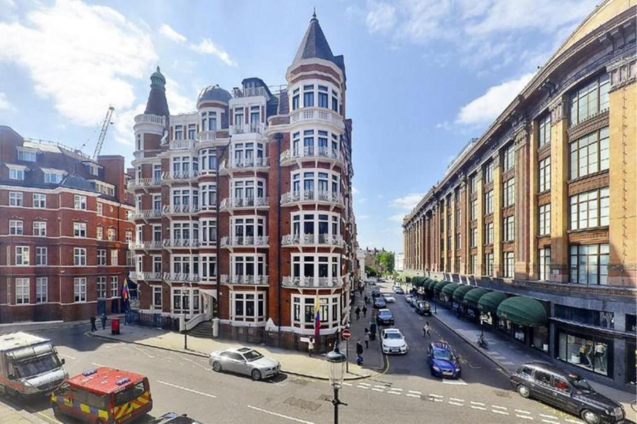 In Knightsbridge Overlooking Harrods Apartment