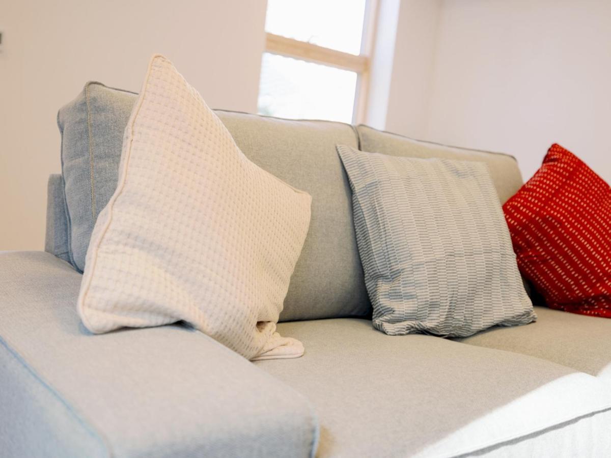 Pass The Keys - Spacious Modern Flat With Garden, In South West London