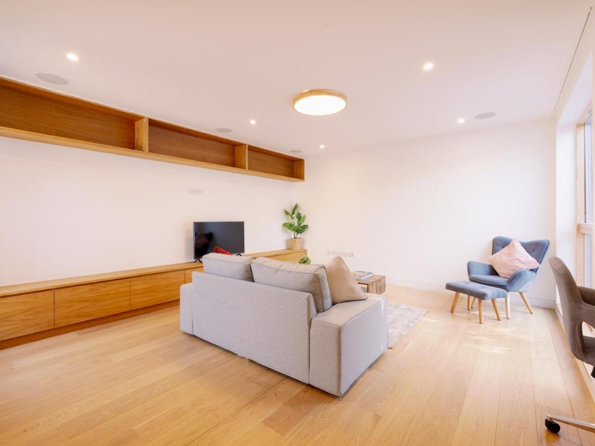 Holiday home Pass The Keys - Spacious Modern Flat With Garden, In South West London