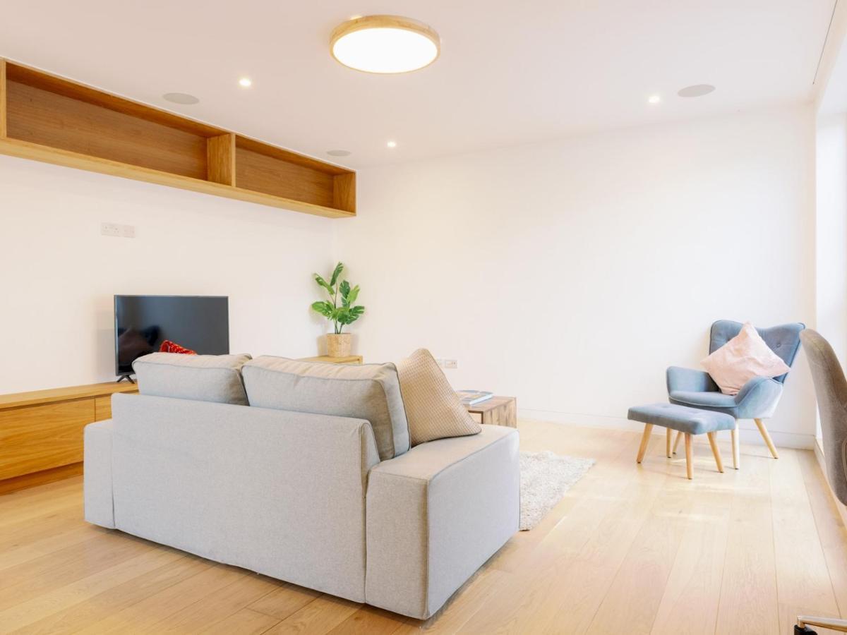 Holiday home Pass The Keys - Spacious Modern Flat With Garden, In South West *