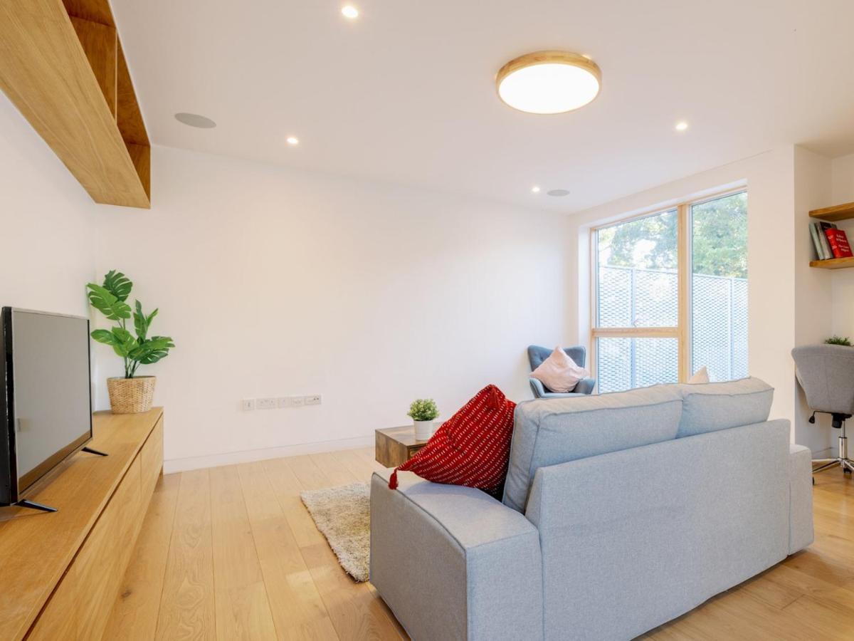 Holiday home Pass The Keys - Spacious Modern Flat With Garden, In South West London
