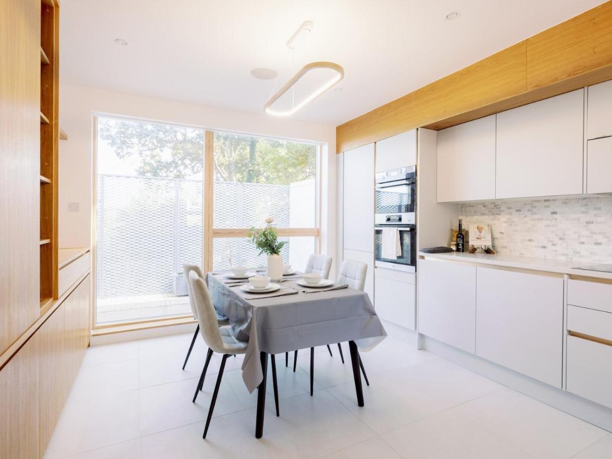 Holiday home Pass The Keys - Spacious Modern Flat With Garden, In South West *