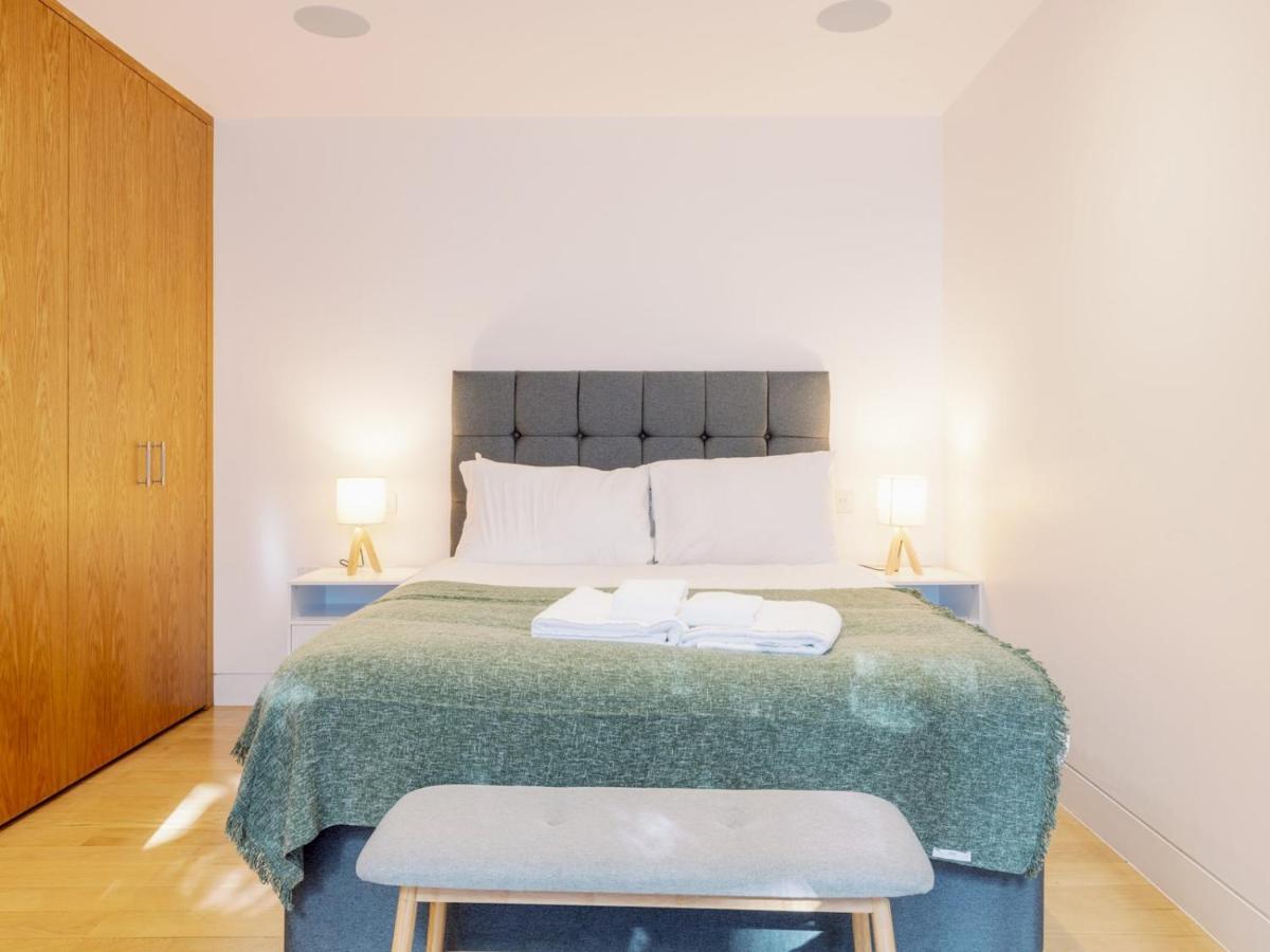 Pass The Keys - Spacious Modern Flat With Garden, In South West * London