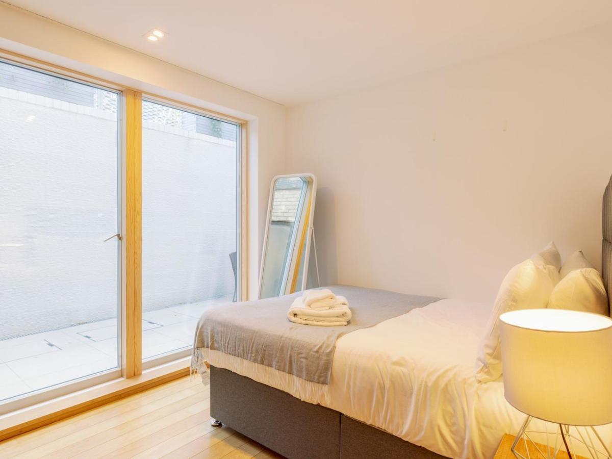 Pass The Keys - Spacious Modern Flat With Garden, In South West Holiday home London