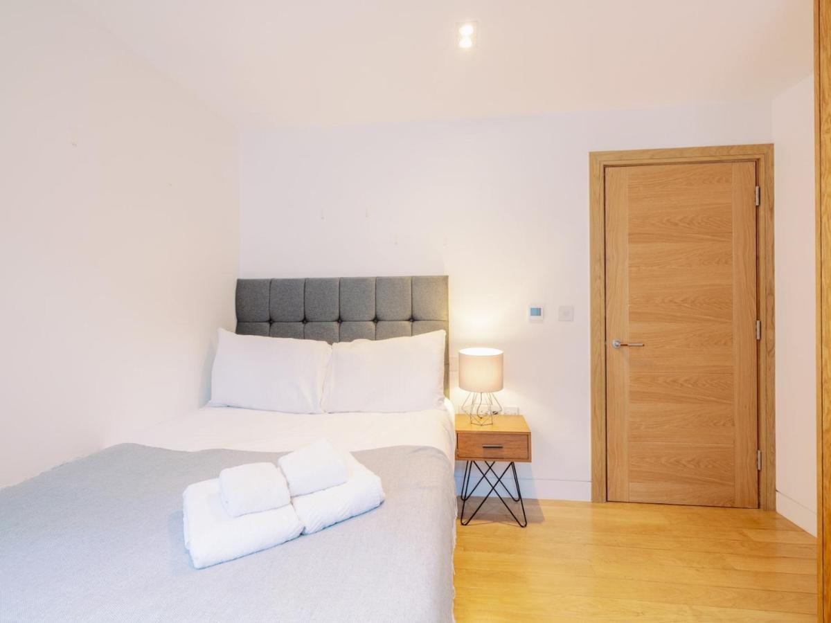 Pass The Keys - Spacious Modern Flat With Garden, In South West Holiday home *