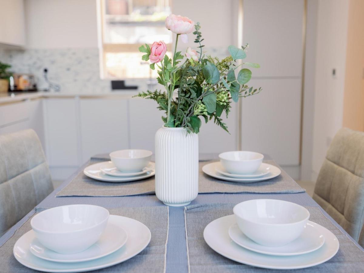 Pass The Keys - Spacious Modern Flat With Garden, In South West Holiday home London