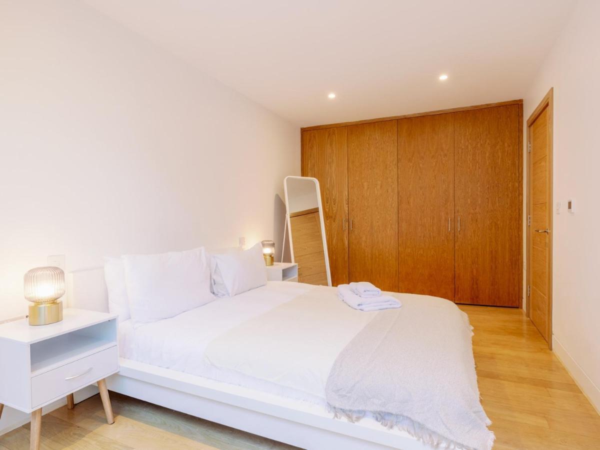 Pass The Keys - Spacious Modern Flat With Garden, In South West Holiday home