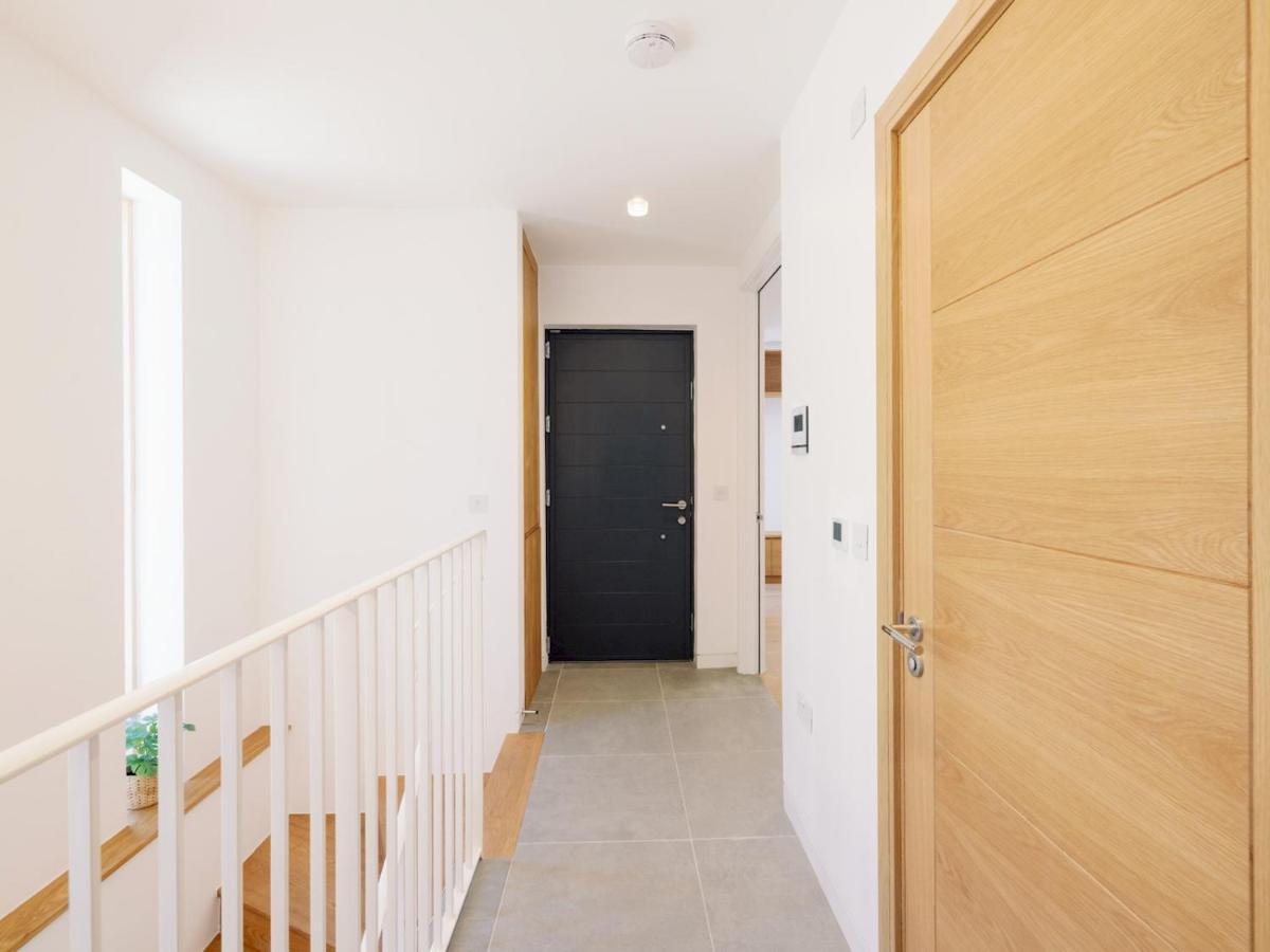 Pass The Keys - Spacious Modern Flat With Garden, In South West London
