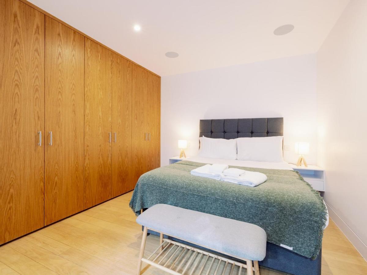 Pass The Keys - Spacious Modern Flat With Garden, In South West Holiday home London