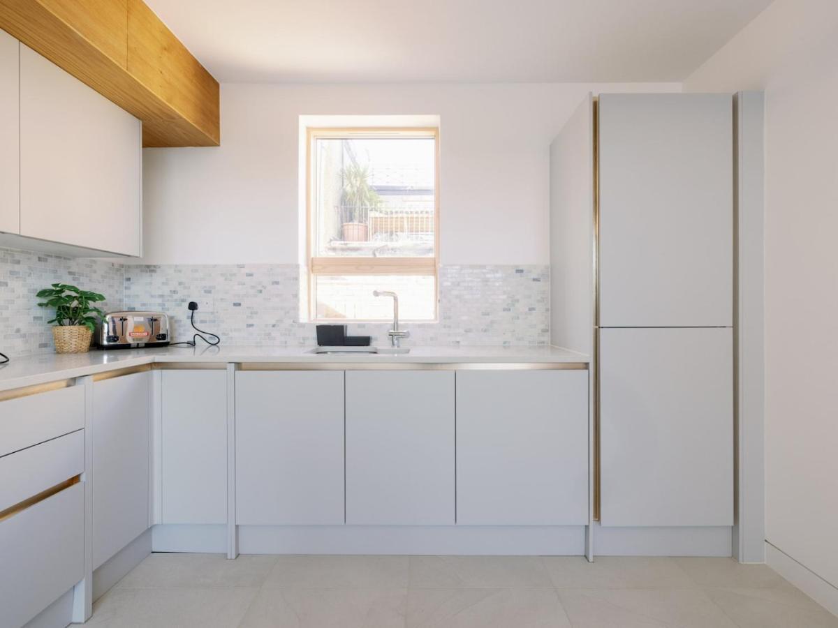 Holiday home Pass The Keys - Spacious Modern Flat With Garden, In South West *
