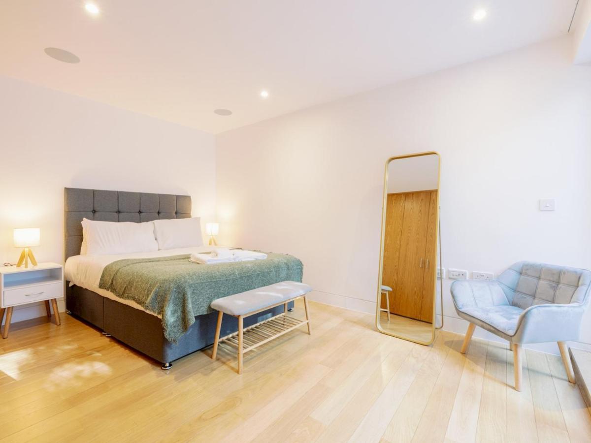 Pass The Keys - Spacious Modern Flat With Garden, In South West Holiday home *