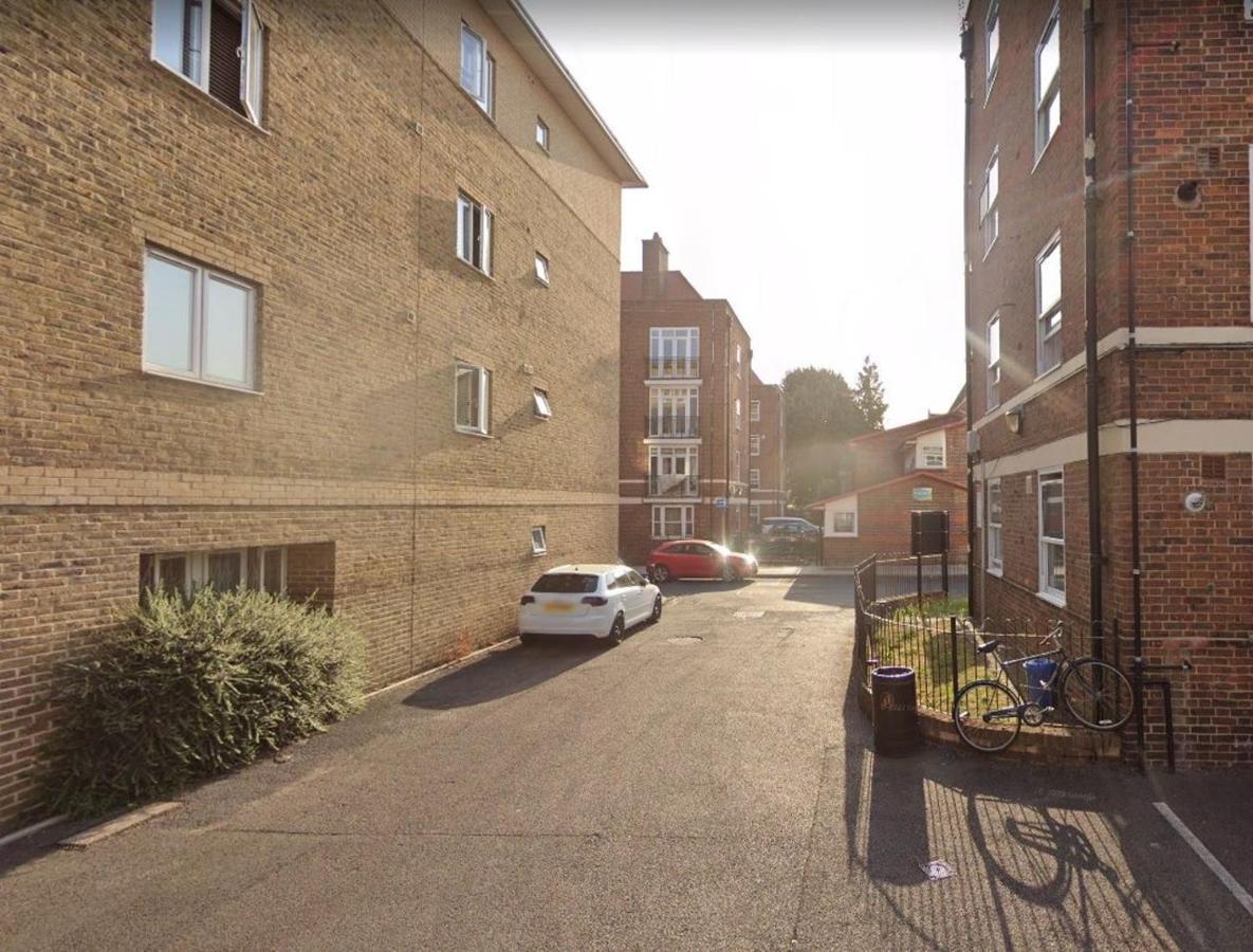 Spacious 1 Bedroom Flat In Apartment London
