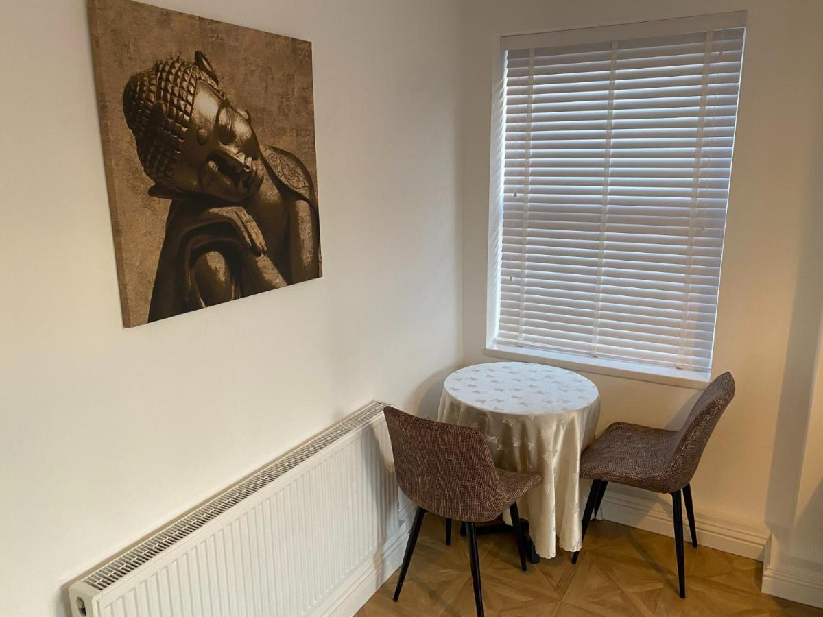 Spacious 1 Bedroom Flat In *